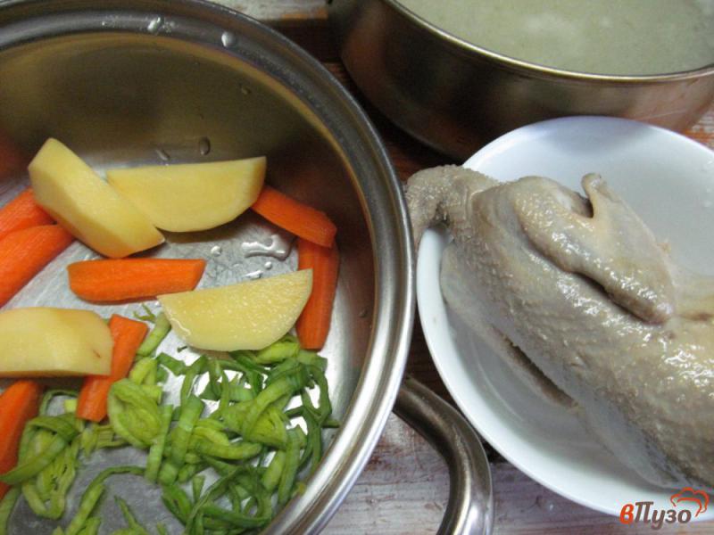 Фото приготовление рецепта: Суп из перепелов с манными клецками шаг №2