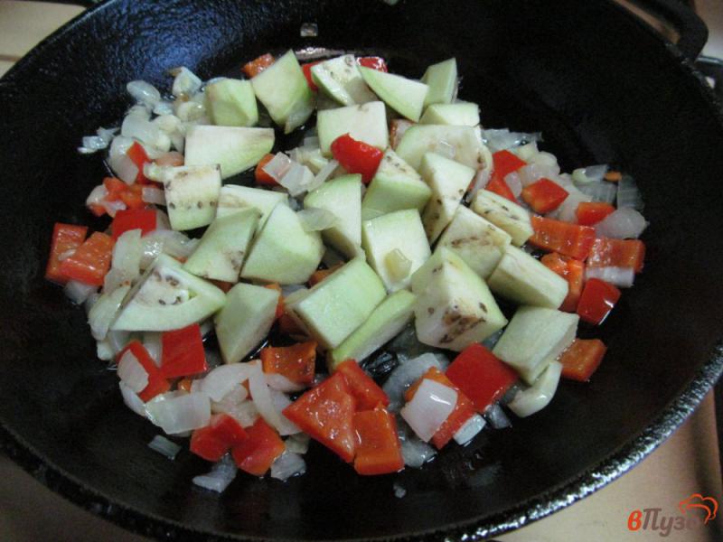 Фото приготовление рецепта: Салат - гарнир из баклажана с овощами шаг №6