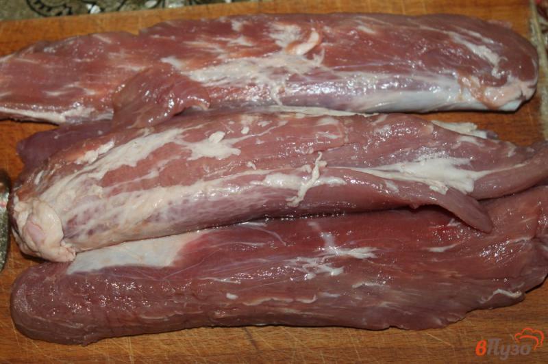 Фото приготовление рецепта: Шашлык из свиной вырезки маринованной в Айране с укропом шаг №1