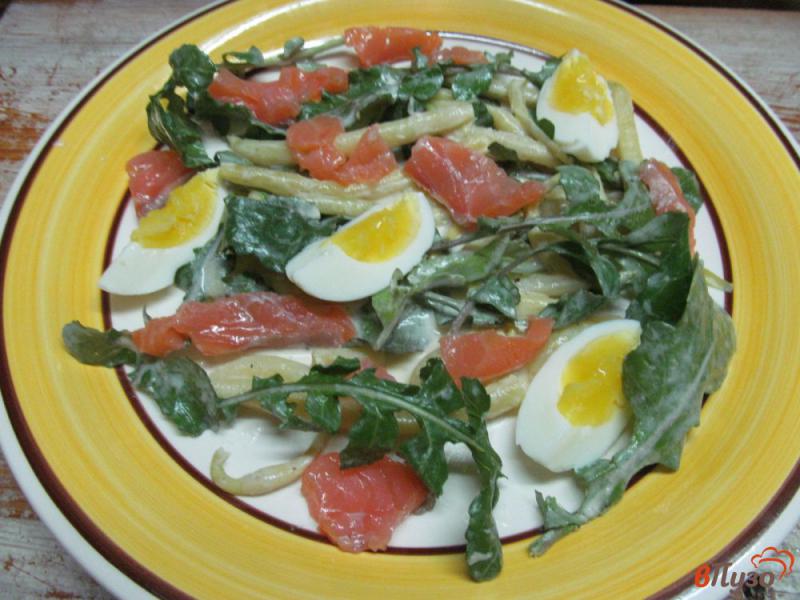 Фото приготовление рецепта: Салат из форели с фасолью шаг №4