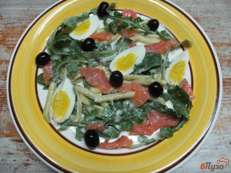Фото приготовление рецепта: Салат из форели с фасолью шаг №5
