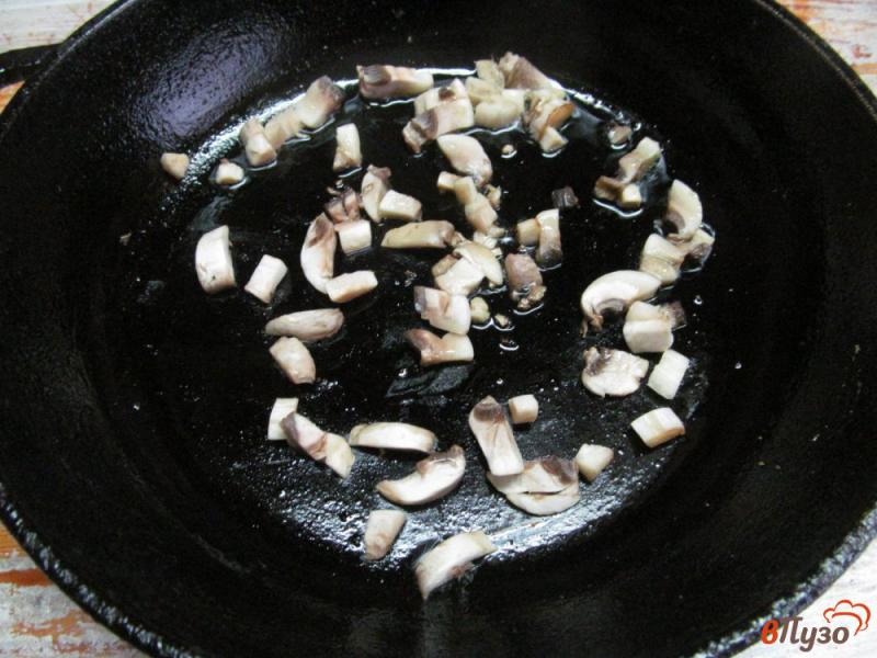 Фото приготовление рецепта: Драники с грибами и копченой грудинкой шаг №2