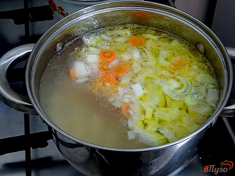 Фото приготовление рецепта: Суп с фрикадельками и пекинской капустой (без пассеровки) шаг №6