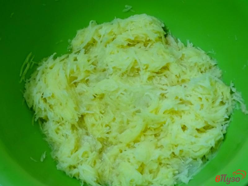 Фото приготовление рецепта: Картофельные деруны с капустой шаг №3
