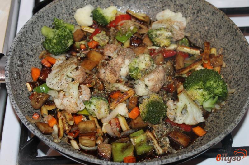 Фото приготовление рецепта: Овощное рагу с брокколи и цветной капустой шаг №5