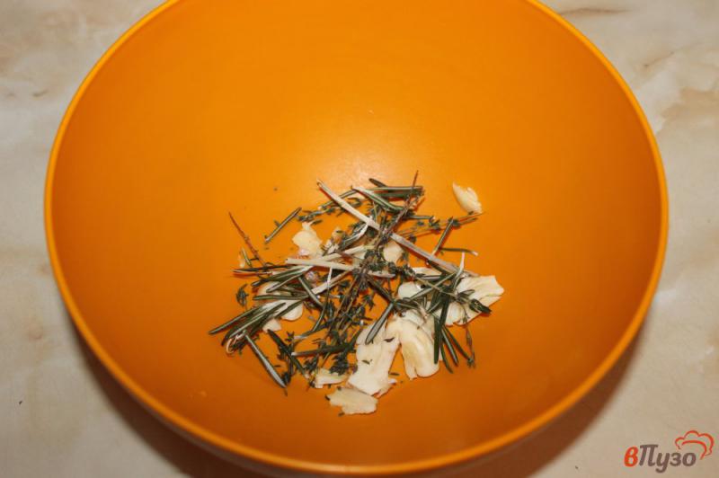 Фото приготовление рецепта: Толстолобик тушеный в духовке с лимоном и травами шаг №2