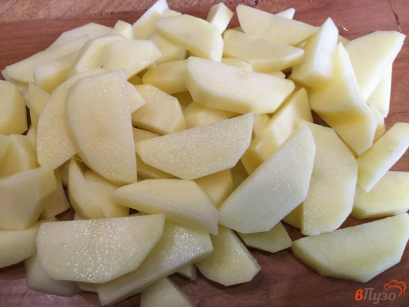 Фото приготовление рецепта: Картофель, запеченный с сосисками шаг №1