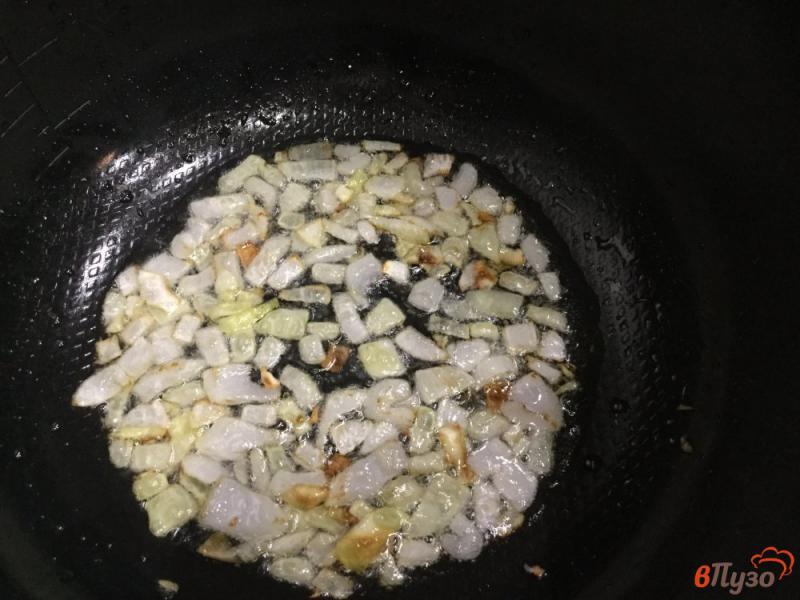 Фото приготовление рецепта: Картошка тушеная с квашеной капустой в мультиварке шаг №3