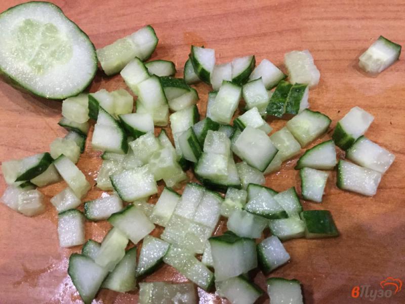 Фото приготовление рецепта: Салат из цветной капусты и огурцов шаг №2