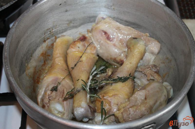 Фото приготовление рецепта: Курица тушеная в соевом соусе шаг №3