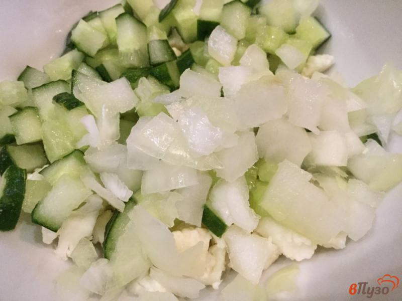 Фото приготовление рецепта: Салат из цветной капусты и огурцов шаг №4