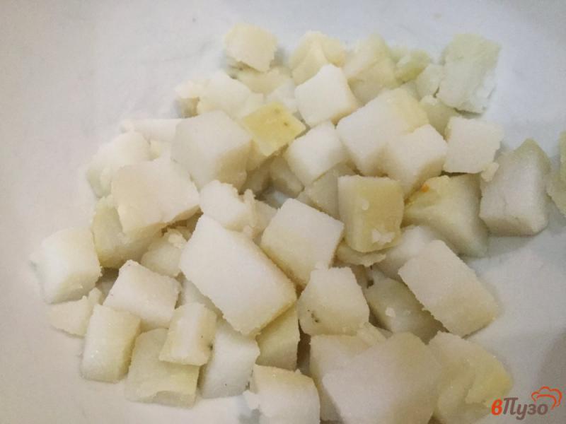 Фото приготовление рецепта: Картофельный салат с яйцами и болгарским перцем шаг №1