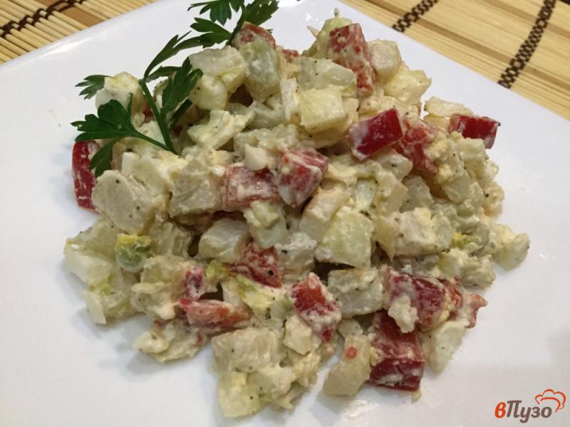 Фото приготовление рецепта: Картофельный салат с яйцами и болгарским перцем шаг №7