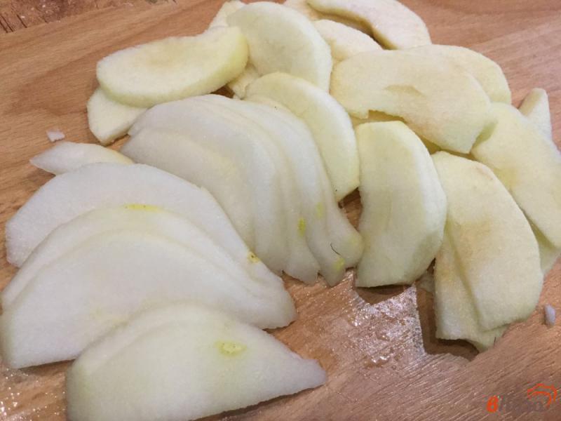 Фото приготовление рецепта: Грушево-яблочный пирог в мультиварке шаг №4