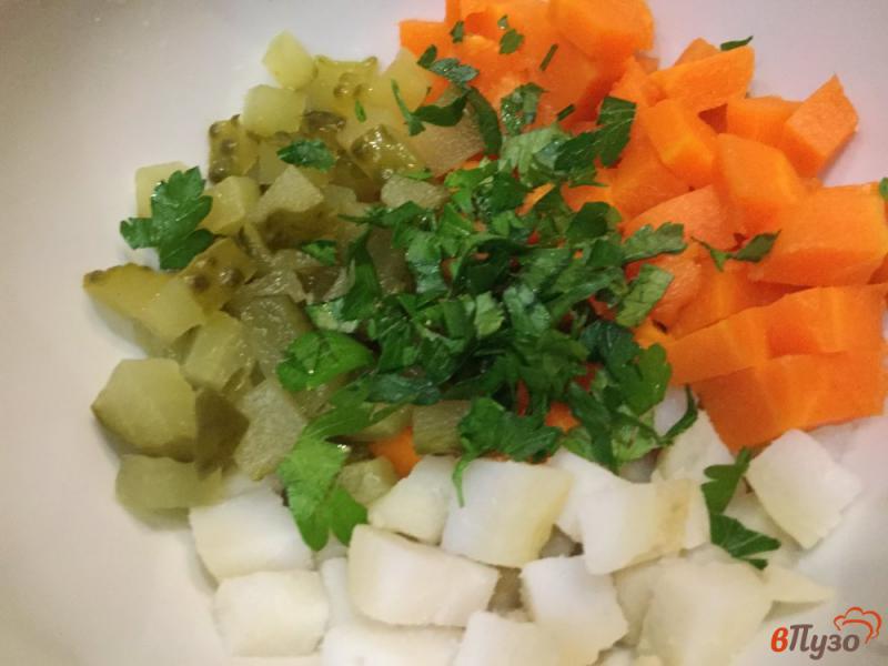 Фото приготовление рецепта: Салат из моркови, картофеля, квашеных огурцов шаг №5