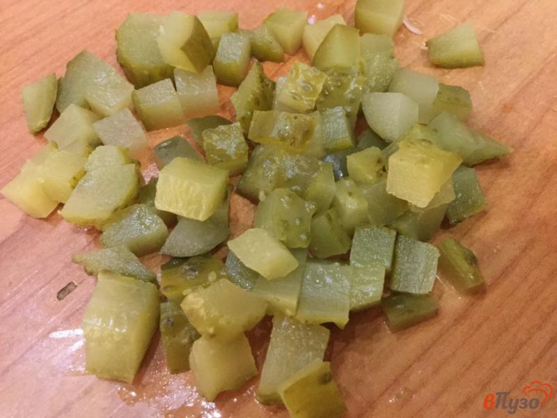 Фото приготовление рецепта: Картофельный салат с квашеной капустой и соленым огурцом шаг №2
