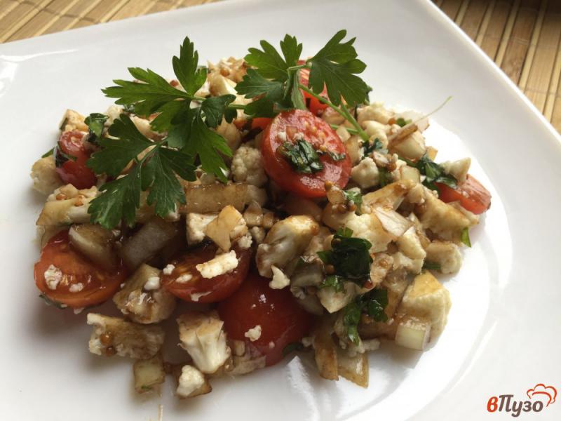 Фото приготовление рецепта: Салат из цветной капусты с луком и помидорами шаг №7