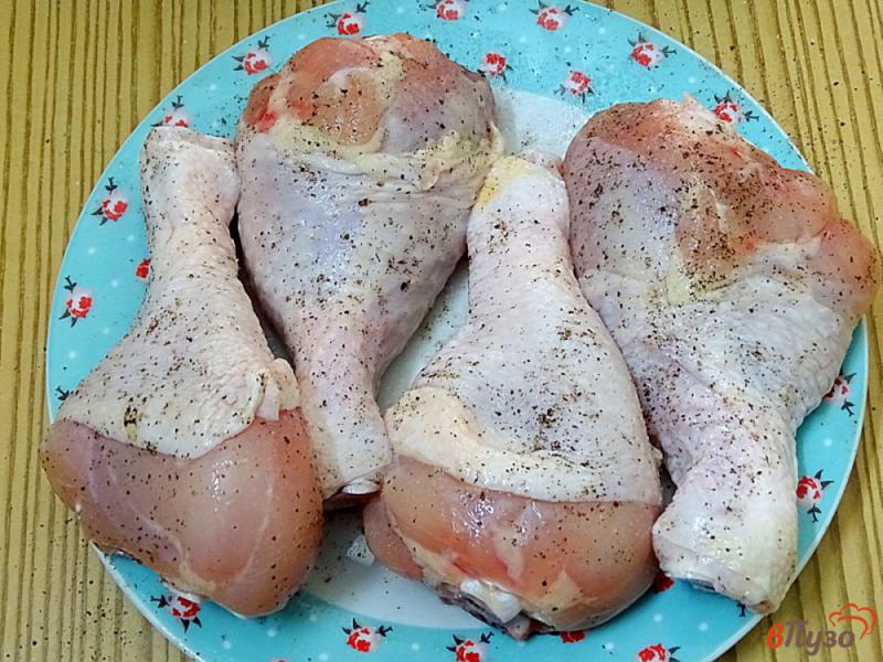 Фото приготовление рецепта: Куриные голени в нежном сметанном соусе шаг №2