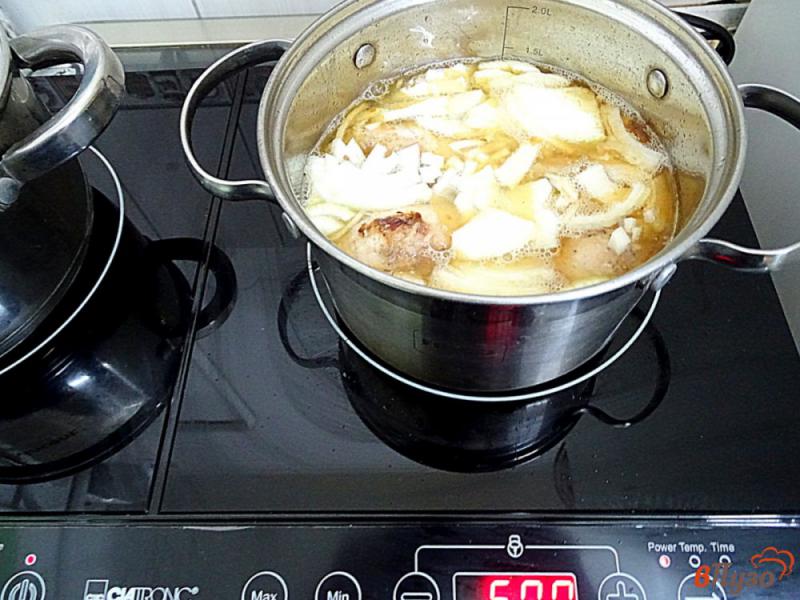 Фото приготовление рецепта: Куриные голени в нежном сметанном соусе шаг №5