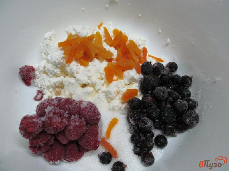Фото приготовление рецепта: Пирог из лаваша с творогом и ягодами шаг №1