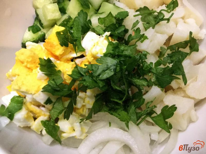 Фото приготовление рецепта: Салат из цветной капусты с яйцами и огурцом шаг №6