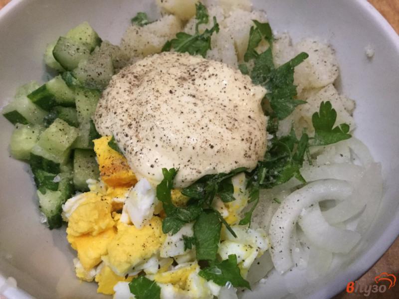 Фото приготовление рецепта: Салат из цветной капусты с яйцами и огурцом шаг №7