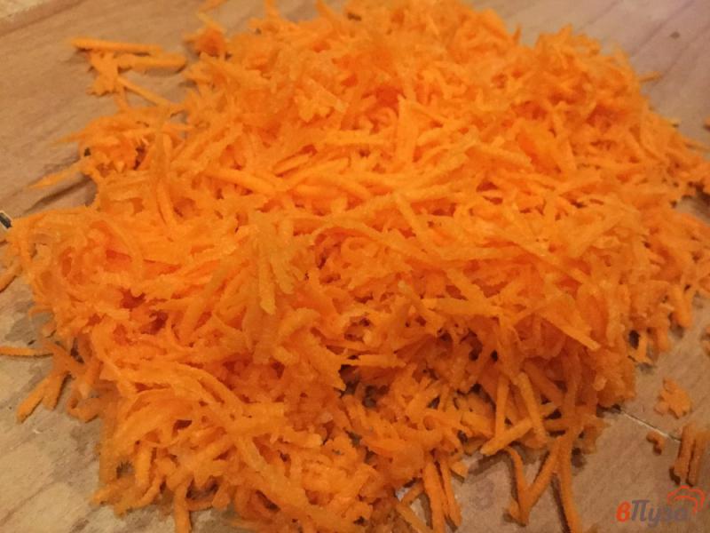 Фото приготовление рецепта: Морковный салат с сыром и яйцом шаг №1