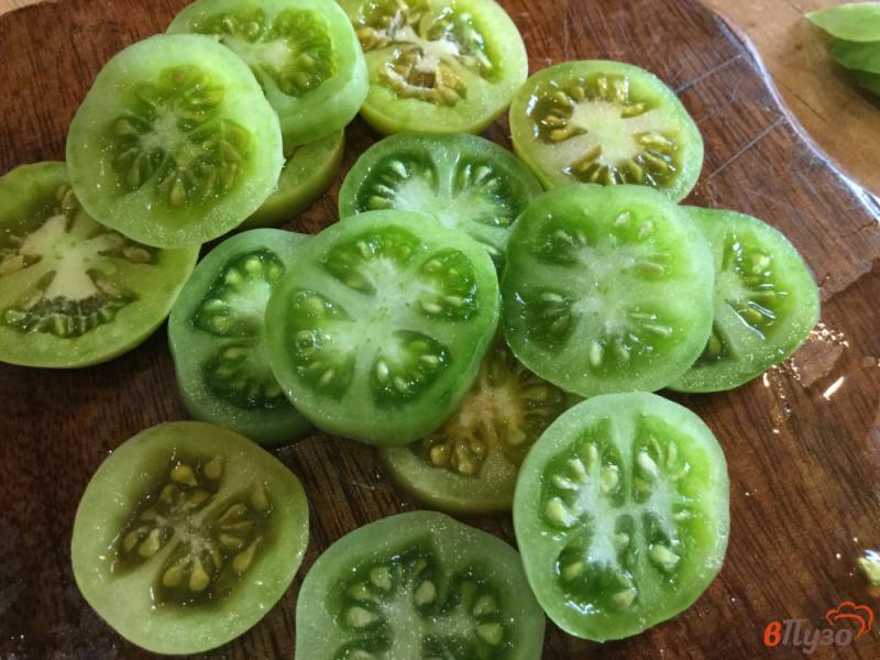 Фото приготовление рецепта: Жаренные зеленые помидоры в кляре шаг №2