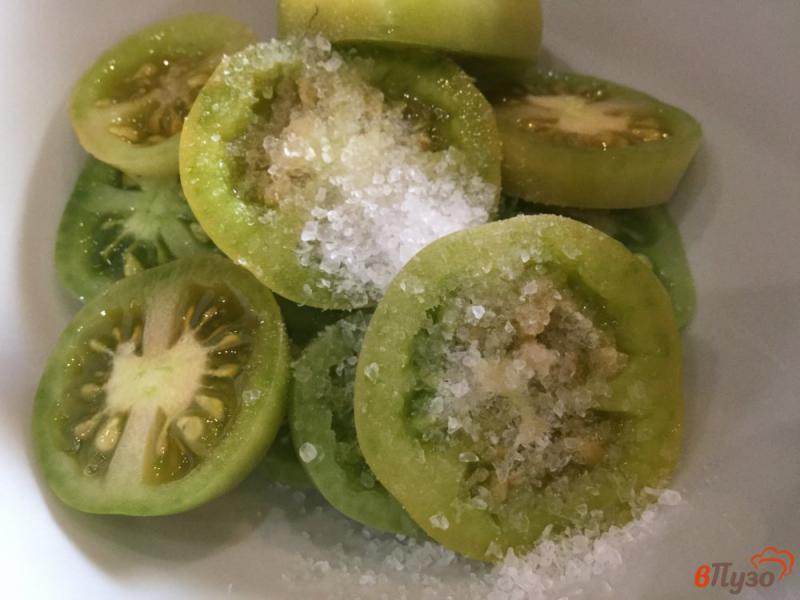 Фото приготовление рецепта: Жаренные зеленые помидоры в кляре шаг №3