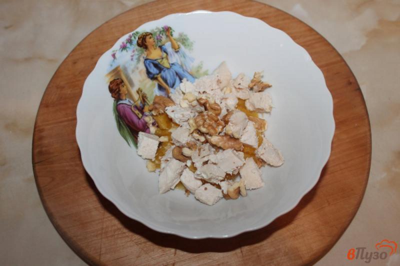 Фото приготовление рецепта: Салат из филе апельсина, плавленого сыра и куриного филе шаг №3