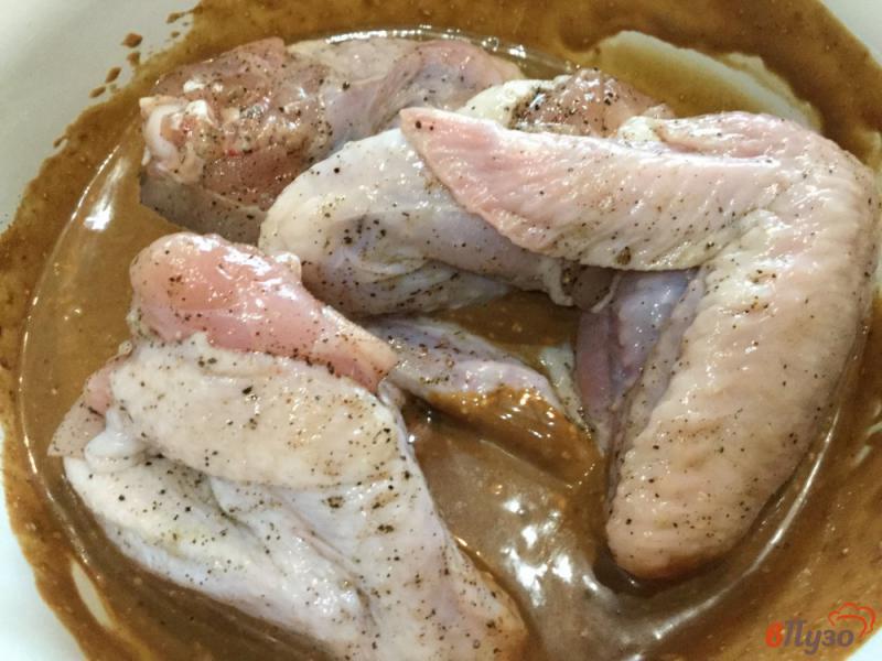 Фото приготовление рецепта: Куриные крылья в маринаде в мультиварке шаг №5