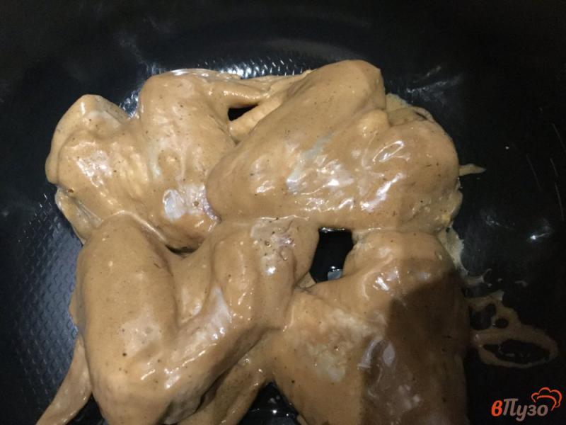 Фото приготовление рецепта: Куриные крылья в маринаде в мультиварке шаг №6