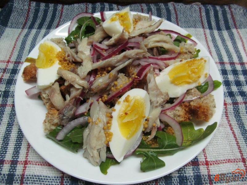Фото приготовление рецепта: Салат с копченой скумбрией шаг №5