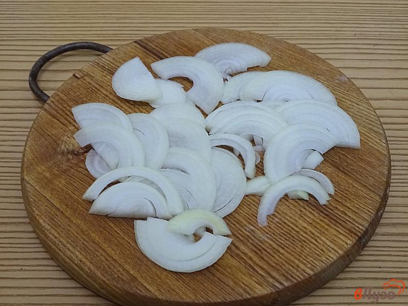 Фото приготовление рецепта: Картофель жареный с чесноком и сметаной шаг №3