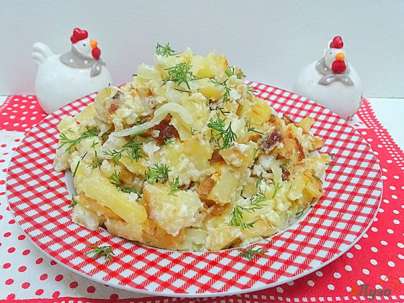 Фото приготовление рецепта: Картофель жареный с чесноком и сметаной шаг №8