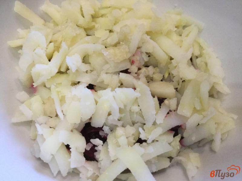 Фото приготовление рецепта: Финский свекольный салат с картофелем шаг №3