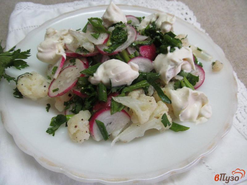 Фото приготовление рецепта: Салат из редиса с цветной капустой шаг №6
