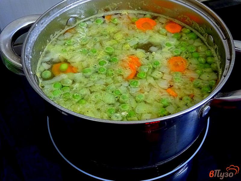 Фото приготовление рецепта: Суп из брюшек сёмги с овощами шаг №7