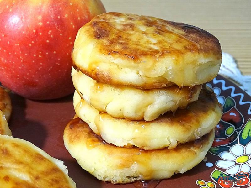 Фото приготовление рецепта: Сырники с яблоком шаг №10