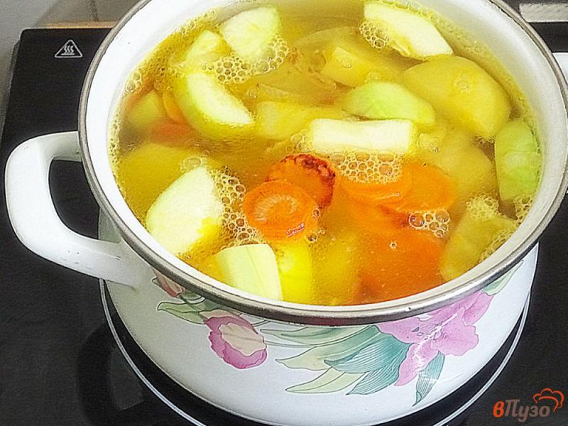 Фото приготовление рецепта: Суп пюре из кабачков и картофеля шаг №8