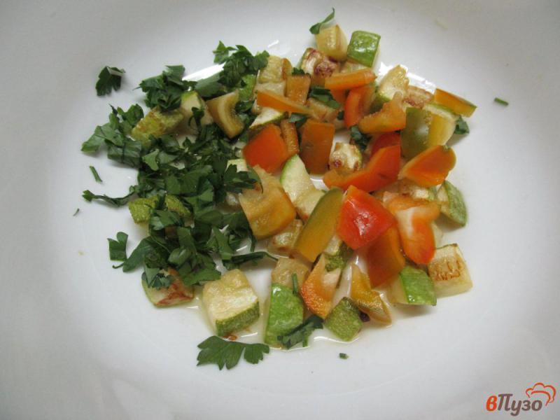 Фото приготовление рецепта: Салат с жареным кабачком шаг №3