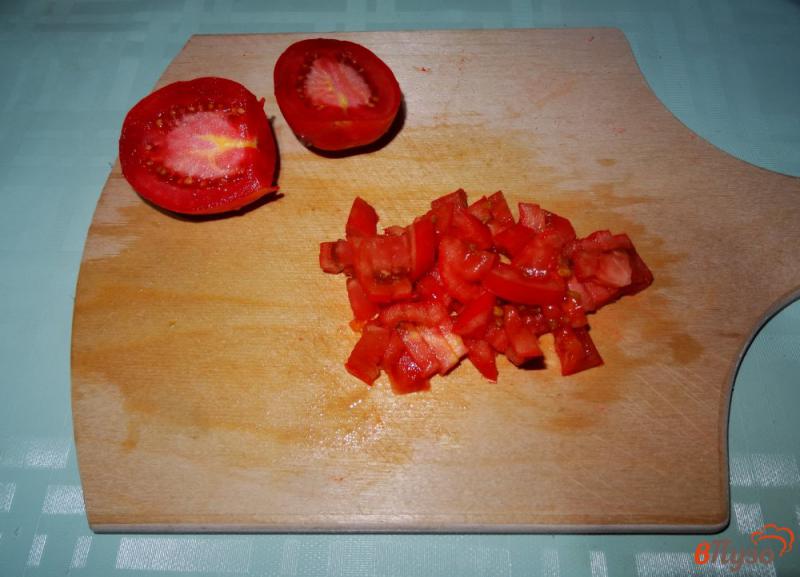 Фото приготовление рецепта: Салат из крабовых палочек с овощами и яйцами шаг №5