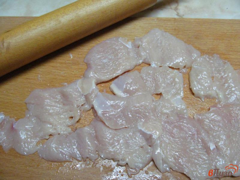 Фото приготовление рецепта: Куриные отбивные в картофельном кляре шаг №3