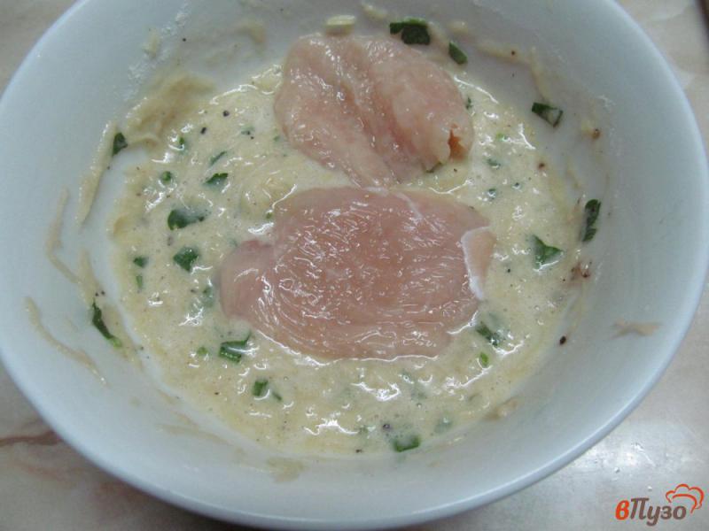 Фото приготовление рецепта: Куриные отбивные в картофельном кляре шаг №4