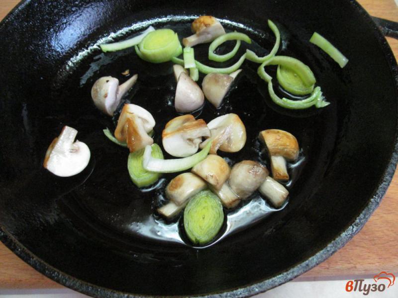 Фото приготовление рецепта: Постный салат с грибами и капустой шаг №1
