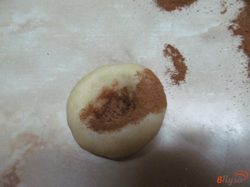 Фото приготовление рецепта: Печенье с малиновым джемом и специями шаг №5
