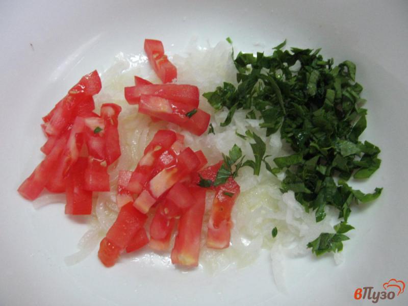 Фото приготовление рецепта: Салат из редьки с куриными шкварками шаг №6