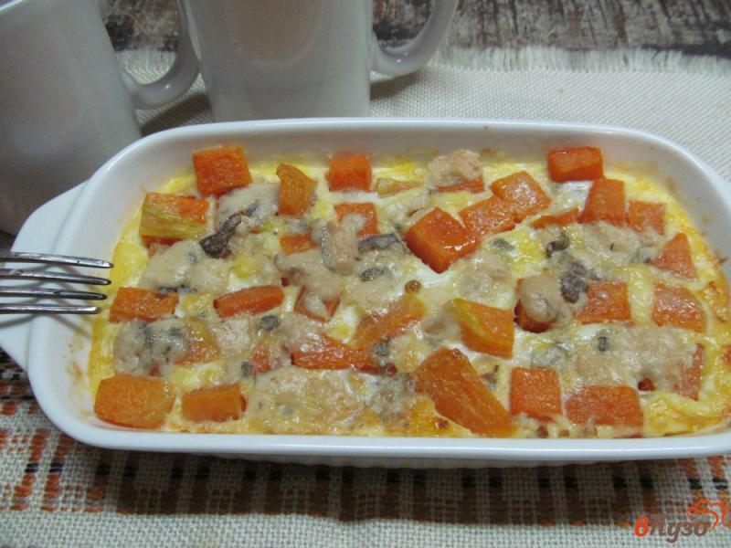 Фото приготовление рецепта: Запеченная тыква с яйцом и сыром шаг №5