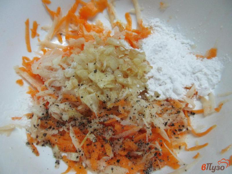 Фото приготовление рецепта: Оладьи из тыквы и картофеля шаг №3