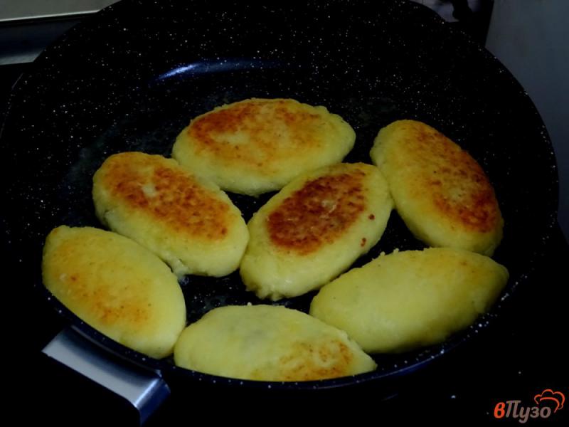 Фото приготовление рецепта: Зразы картофельные с грибами шаг №12